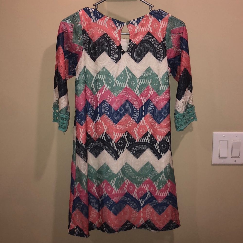 Patterned Lace Dress - Picture 2 of 3